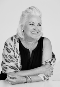 Mme Louise Portal, auteur, actrice, chanteuse et romancière